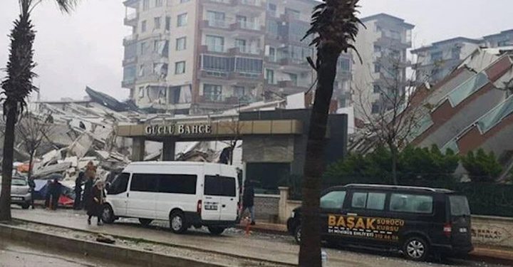 Yaptığı 3 yıllık site yıkılan müteahhitten pişkin savunma: ‘Her yer yıkıldı, benim binam mı mesele’