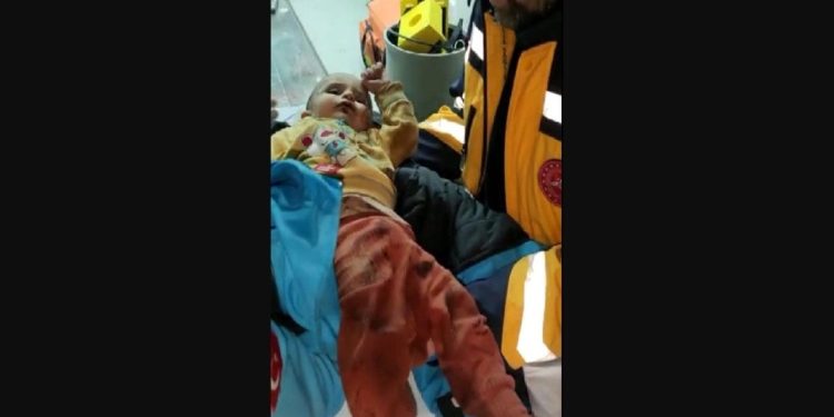 Yedi aylık Hamza bebek 140 saat sonra kurtarıldı