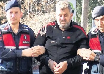 Yıkılan binanın müteahhidi, 12 bin lira cezayla inşaata devam etmiş