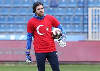 Yılmaz Vural, enkaz altında kalan kaleci Ahmet Eyüp Türkaslan'ın arama çalışmalarıyla ilgili son durumu paylaştı