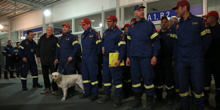 Yunan arama kurtarma ekibinin bir bölümü Atina'ya döndü