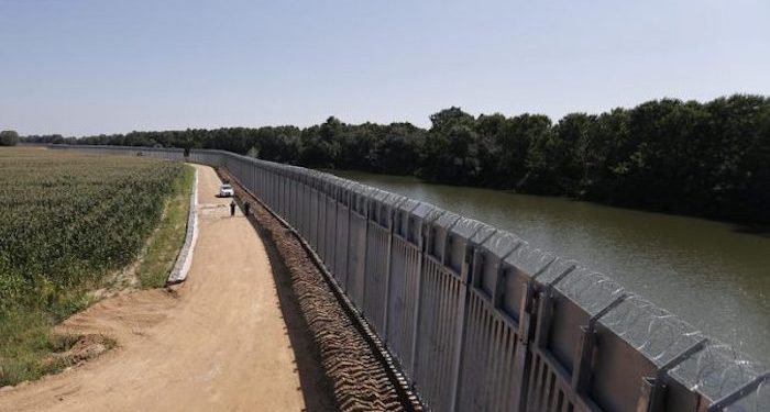 Yunanistan, potansiyel mülteci dalgasını engellemek için Türkiye sınırını güçlendiriyor