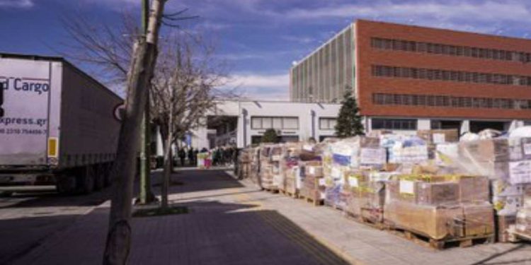 Yunanistan'dan 120 ton yardım malzemesi yola çıktı