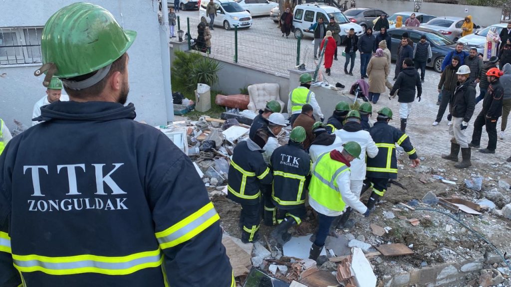 Zonguldak'tan 120 madenci daha deprem bölgesine gidiyor