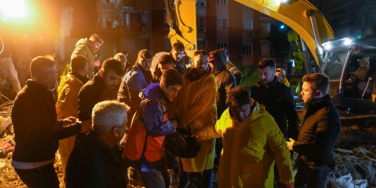 Deprem Bölgelerinde Zamana Karşı Yarış