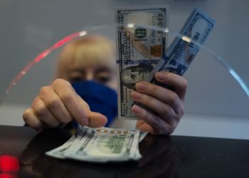 “Türkiye’de Döviz ve Ekonomi Üzerindeki Stres Artıyor”