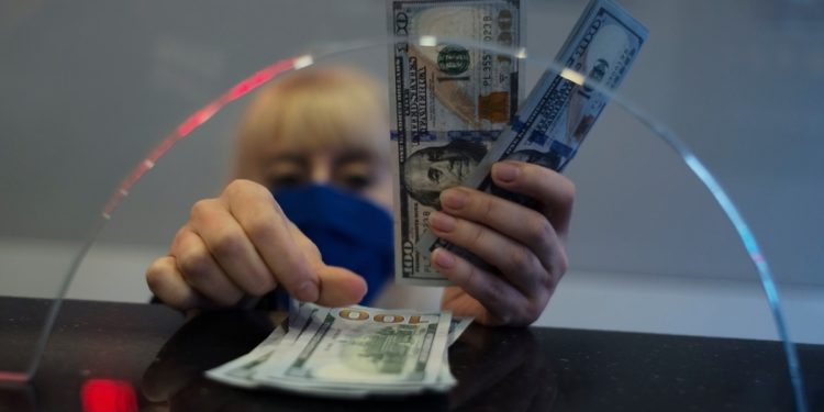 “Türkiye’de Döviz ve Ekonomi Üzerindeki Stres Artıyor”
