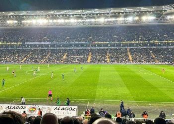 beIN Sports, Fenerbahçe taraftarının "Hükûmet istifa" tezahüratı sırasında yayının sesini kıstı!