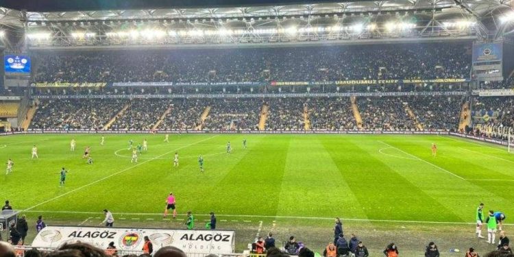 beIN Sports, Fenerbahçe taraftarının "Hükûmet istifa" tezahüratı sırasında yayının sesini kıstı!