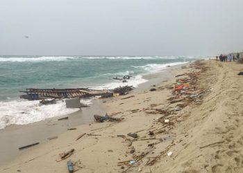 İtalya açıklarında teknelerinin batması sonucu aralarında bir bebeğin de bulunduğu en az 58 göçmen hayatını kaybetti.