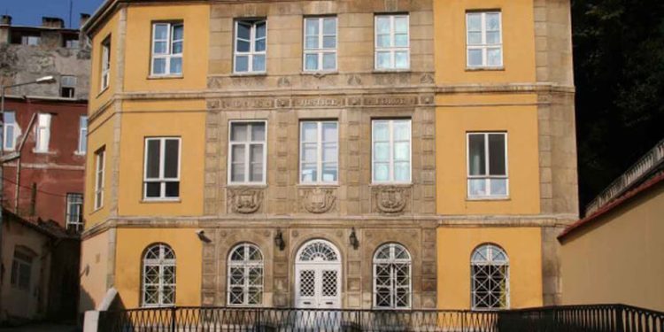 ‘Terör tehdidi’ gerekçesiyle Pierre Loti Lisesi de kapatıldı