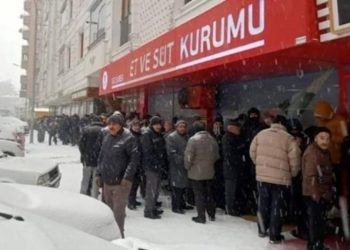 ‘Türkiye’nin et deposu’ Erzurum’da eksi 5 derecede ucuz et kuyruğu