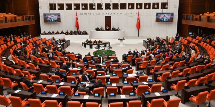 Türkiye Finlandiya’nın NATO Üyeliğini Onayladı