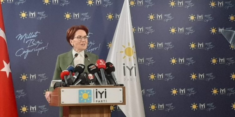 Akşener Altılı Masa’nın Kılıçdaroğlu Adaylığına Karşı Çıkarak Yavaş ve İmamoğlu’nu Göreve Çağırdı