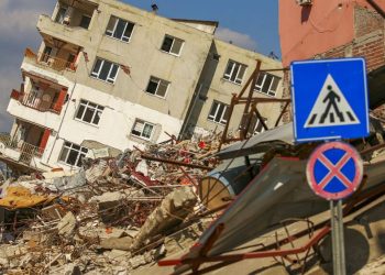 İngiltere’den bir ekip depremlerin binalarda yarattığı yıkımın sebeplerini araştırdı