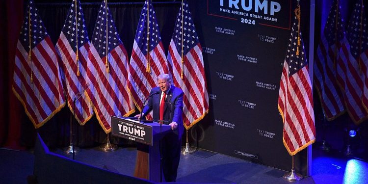 Salı günü tutuklanacağını duyuran Donald Trump, taraftarlarına protesto çağrısında bulundu
