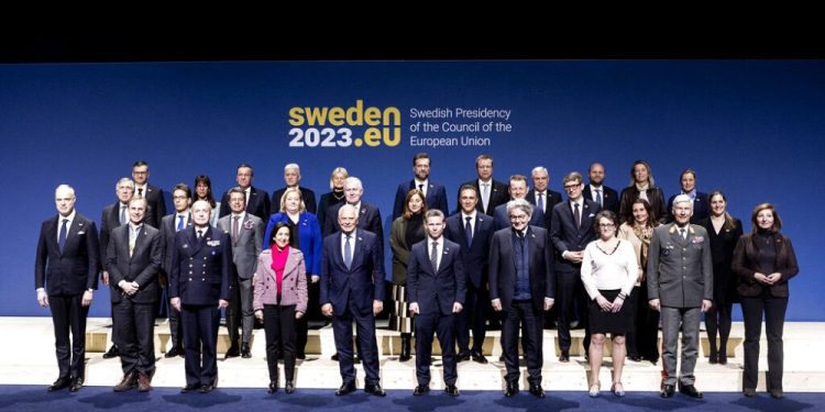 AB savunma bakanları, Ukrayna’ya cephane sevkiyatı planı hazırlıyor