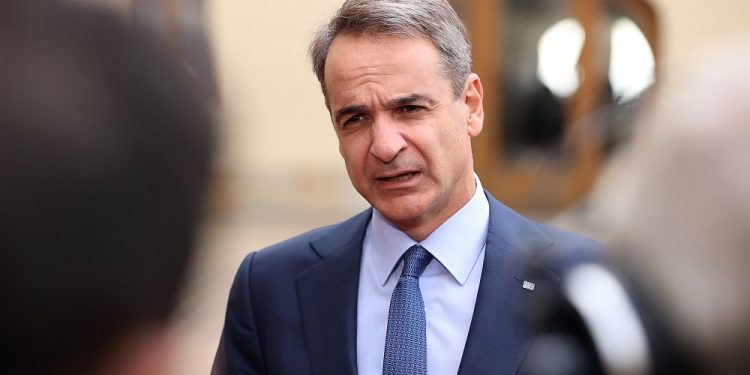 Miçotakis tekrar özür diledi; ‘Öfkenin toplumu bölmesine izin vermeyin’ çağrısı yaptı