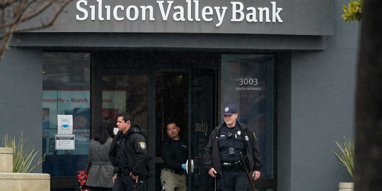 ABD’nin en büyük ikinci banka iflası: Silikon Vadisi Bankası nasıl battı? Neler yaşandı?