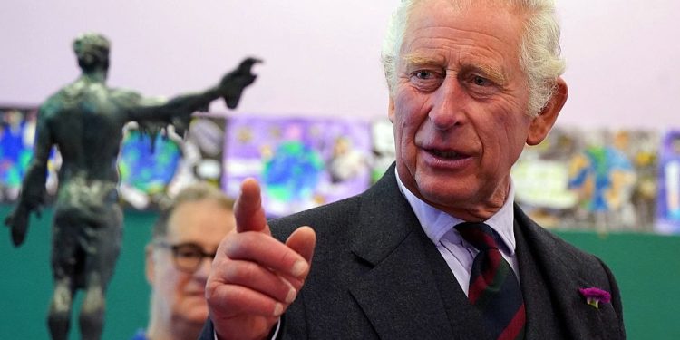 Fransa’da emeklilik karşıtı gösteriler: İngiltere Kralı 3. Charles’ın ziyareti ertelendi