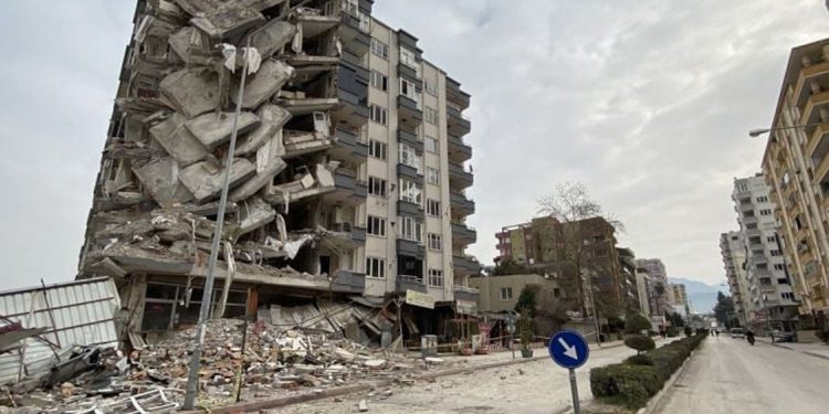 254 bin 577 bina yıkık ya da acil yıkılacak