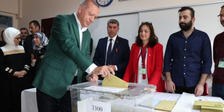 330 avukattan Erdoğan'ın adaylığına itiraz