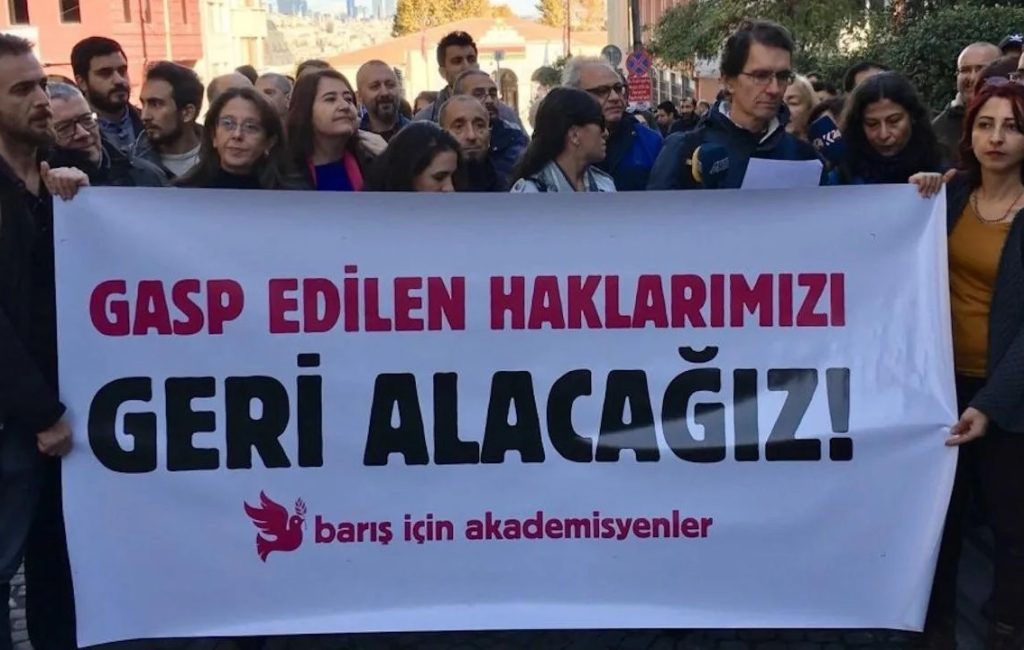 4 ‘Barış Akademisyeni’ için göreve iade kararı