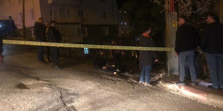 5 yıl önce boşandığı kadını ve erkek arkadaşını vurdu!