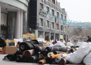 Diyar Galeria Sitesi sakinleri eşyalarını tahliye ediyor