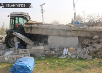 Tarımsal aletler göçükte, çiftçi endişeli