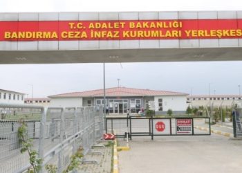Depremde ailesini kaybeden tutuklu ceza ertelemesi istiyor