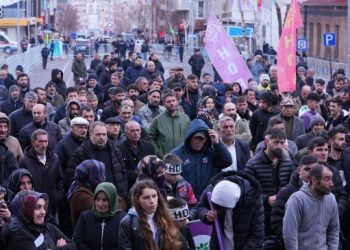 ‘Halk, depremde yaşamını yitirenlerin hesabını soracak’