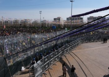Newroz Parkı’nda ses mikseri tel örgülerle ablukaya alındı