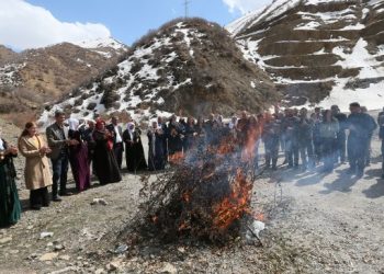 Şemzînan vadilerinde ilk Newroz ateşi