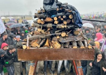 Gever Newroz ateşiyle ısındı