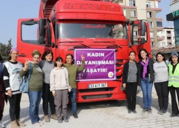 Mor TIR Hatay’da depremzede kadınlara ulaştı