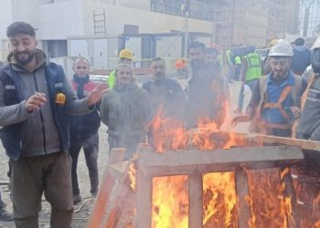 Eylemdeki işçilerin Newroz ateşi etrafında direnişi sürüyor