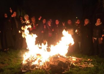 Kadınlar İstanbul’da Newroz ateşini tutuşturdu