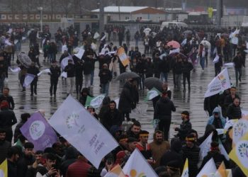 Yenikapı Meydanı’na akın: İmralı’ya selam, tecride öfke