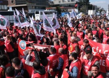 Cengiz Holding önünde işçi protestosu