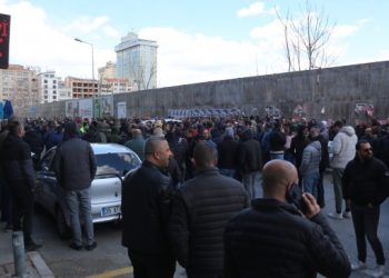 Binlerce işçi eylemde: Taleplerimiz kabul edilsin