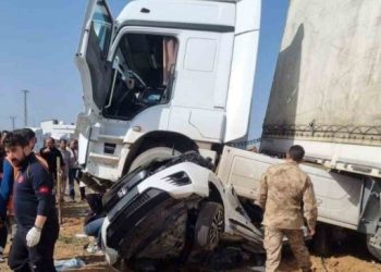 Deprem nedeniyle Mêrdîn’e giden aile kaza yaptı