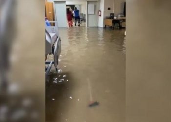 Riha’da sağanak yağış: Hastaneyi su bastı, okullar tatil edildi