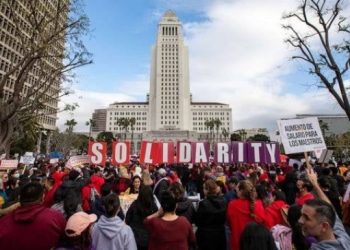 Los Angeles’ta 65 bin okul çalışanı grevde