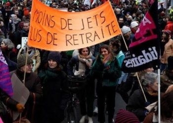 Fransa’da emeklilik yasasına karşı referandum başvurusu