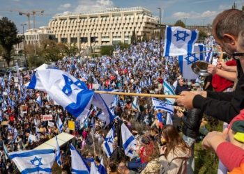 İsrail Savunma Bakanı görevden alındı