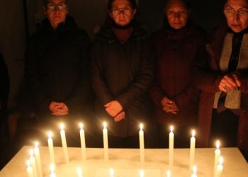 Kadınlardan ‘Sen de pencerenden bir mum yak’ kampanyasına destek