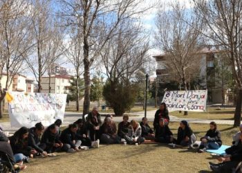 Depremzede kadınların sorunlarına çözüm aradılar