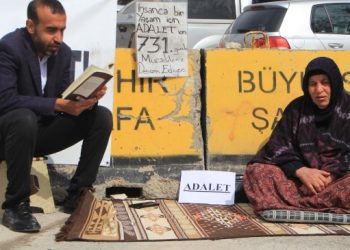 Şenyaşar ailesi ilk iftarda yine Urfa Adliye önünde olacak