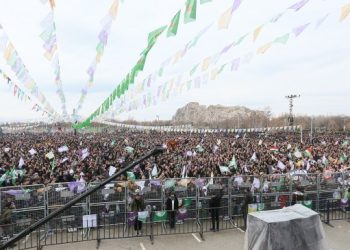 Wan’da görkemli Newroz başladı